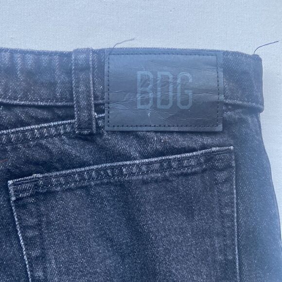 BDG Foldover V-Front Denim Short — Washed Black Denim Size 26 - Picture 6 of 8
